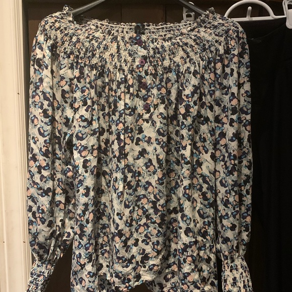 Marciano guess top with dynamite black pants - Picture 2 of 4